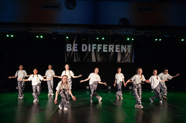 20114666-C7A64A6C6FFB152B2A35